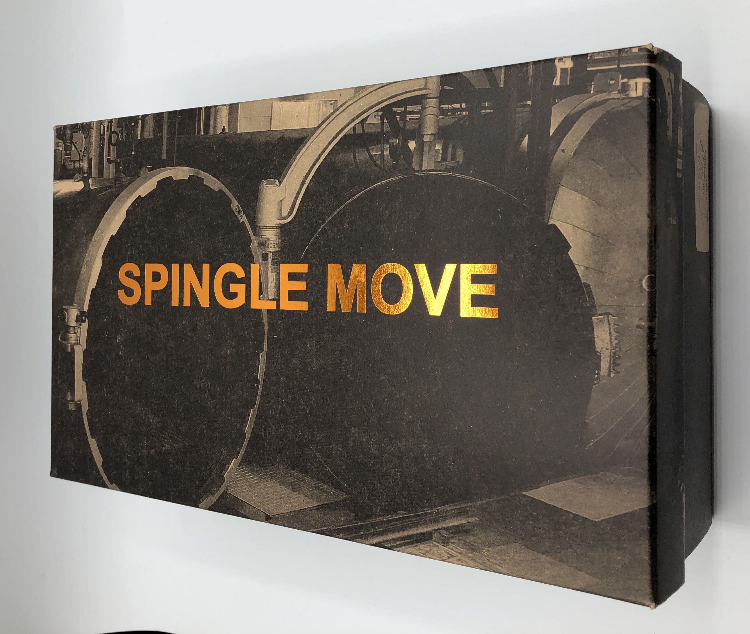 スピングルムーヴ」20周年記念企画スニーカー2モデルが発売 | IGNITE（イグナイト）