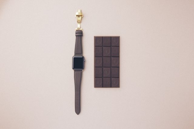 エポナス｜Apple Watch用レザーバンドからチョコレートカラーの新