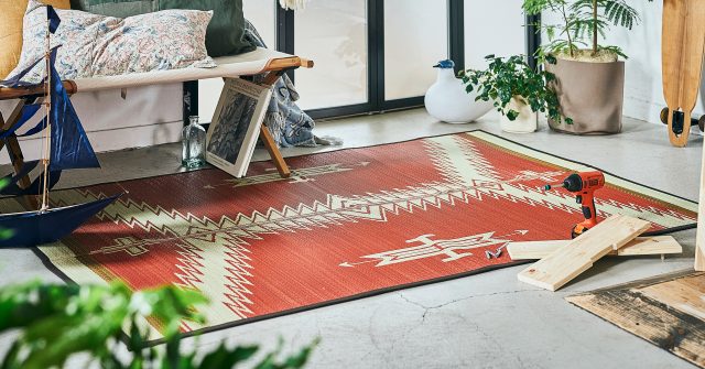 IGUSA RUG／RED ¥18,000、サイズ：140x200cm