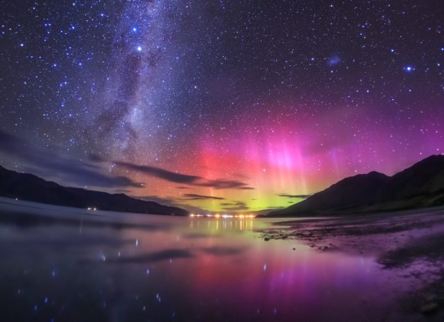 《銀河の果ての南極光（サザンライツ）》ニュージーランド、南島 ©KAGAYA