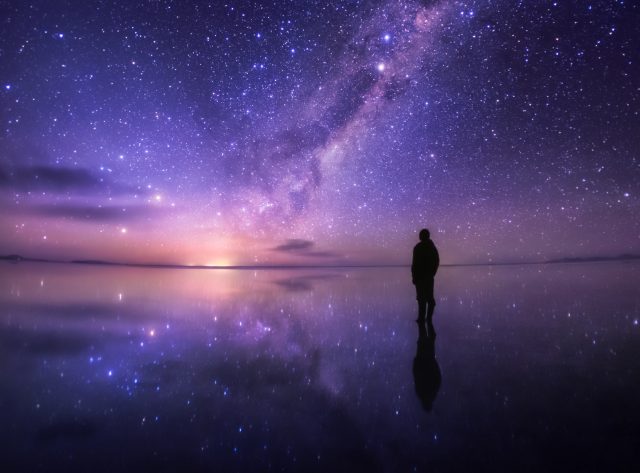 《銀河のほとりで》ボリビア、 ウユニ塩湖　©KAGAYA
