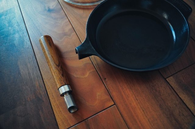 100％の保証 Manoliマノリ鋳鉄フライパン28cm取っ手がとれるアウトドアキャンプ飯ギア 調理器具