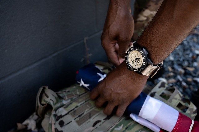腕に米海軍特殊部隊ネイビーシールズを。腕時計「Luminox」の新モデル 