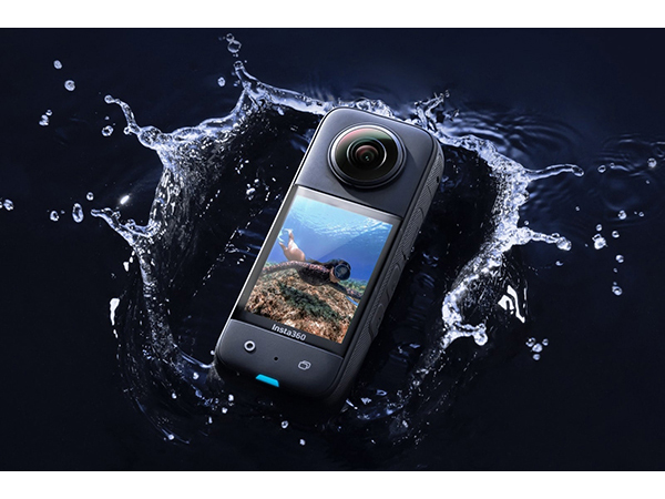 ポケットに収まる360度アクションカメラ「インスタ360 X3」で、想像を