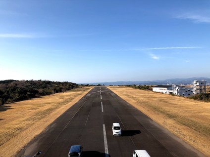 南紀白浜空港旧滑走路（中央から北側を望む）