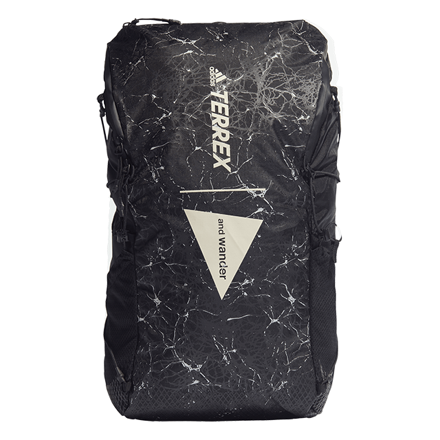 TERREX × AND WANDER AEROREADY ハイキング バックパック：24,200円