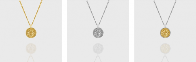 左から：「SV（K18YGc）Necklace」¥18,700、「SV（PTc）Necklace」¥18,700、「SV（K18YGc／PTc）Necklace」¥22,000