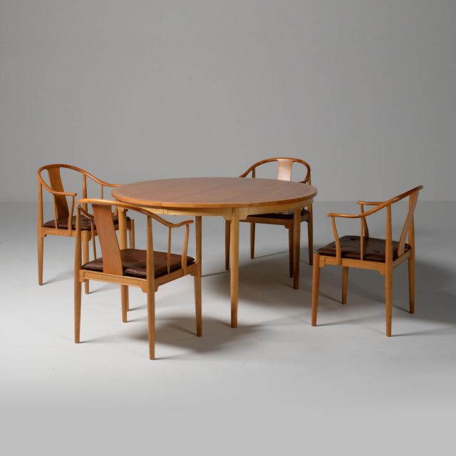Hans J. Wegner China table and four China chairs in Cherrywood