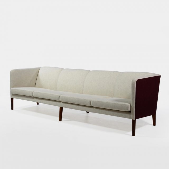 Hans J. Wegner AP18 4-seater sofa