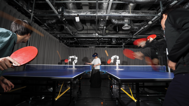 高田一馬《SIGGRAPH Asia 2021 Emerging Technologies. Parallel Ping-Pong: Demonstrating Parallel Interaction through Multiple Bodies by a Single User》2021