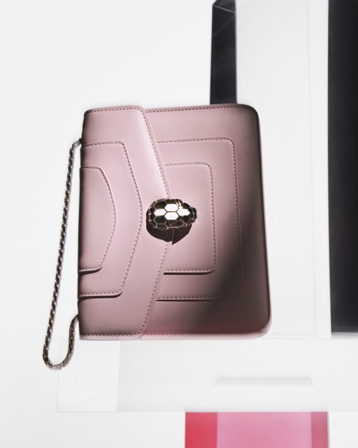 「セルペンティ」バッグ カーフ／アイボリーオパール、W20XH15XD5cm、374,000円