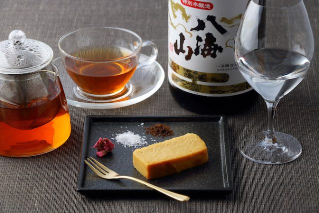 酒粕チーズケーキ 日本酒またはほうじ茶とのペアリング