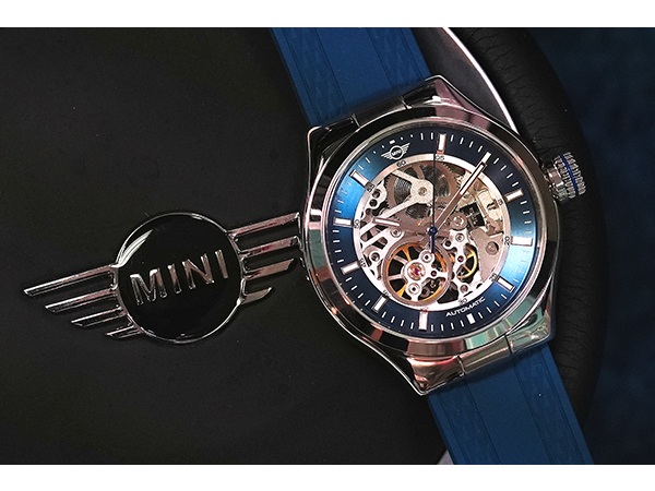 MINIが初めて手掛けた機械式腕時計「MINI オートマティック ...