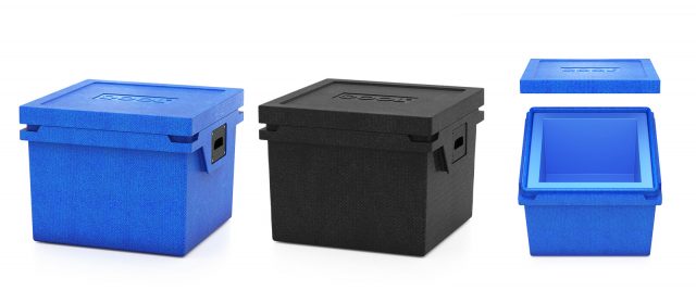 （左から）QOOL ボックス L ブルー ¥69,300／QOOL ボックス L ブラック エコプラス ¥71,500、容量：43L、重量：7.6kg