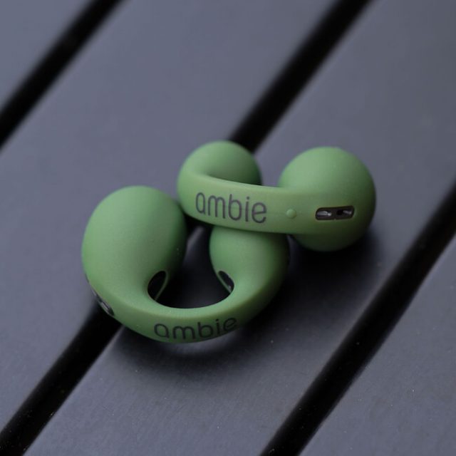 「ambie sound earcuffs AM-TW01」17,000円（税込）