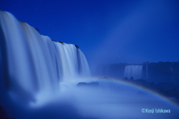 「イグアスの滝と虹」 ブラジル