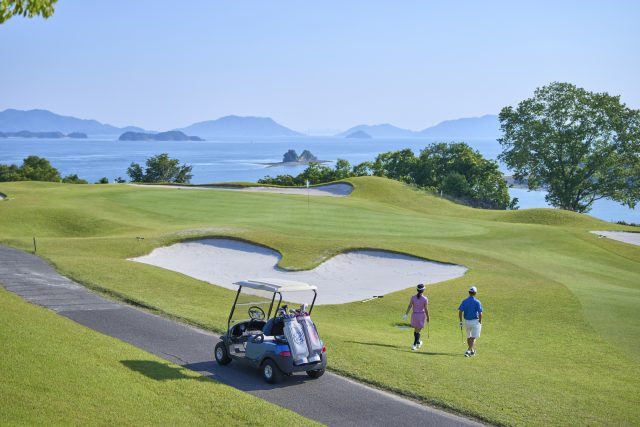 「瀬戸内ゴルフリゾート」では、瀬戸内海の絶景を眺めつつ、ゴルフ場に宿泊しながらプレーできるのが魅力の1つだ