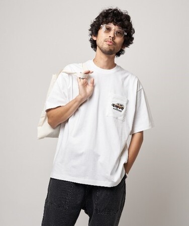 「刺繍Tシャツ」￥5,995 カラー：ホワイト、ブラック、カーキ、アッシュグレー サイズ：M、L