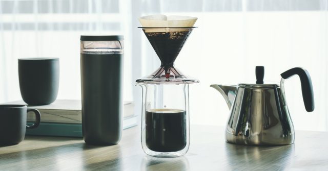 （左から）コーヒーかす消臭ポット、コーヒー計量キャニスター、 ドリッパー、ダブルウォールカラフェ、ドリップケトル