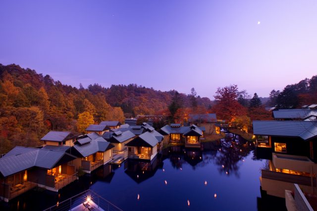 「星のや軽井沢」の宿泊エリアは「谷の集落」と呼ばれ、日本の原風景を反映した設計となっている