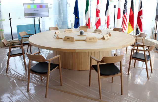 G7広島サミットで使われたマルニ木工の名作「HIROSHIMAアームチェア