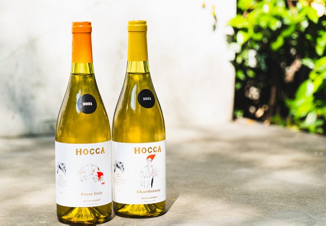 （左から）HOCCA Pinot Grit 2021 ¥4,950、HOCCA Chardonnay 2021 ¥4,950