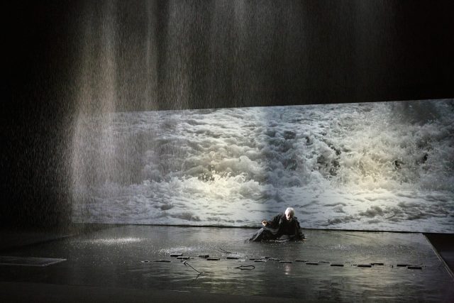 田中 泯 ©Sanne Peper／『TIME』世界初演（2021年 オランダ・アムステルダム）