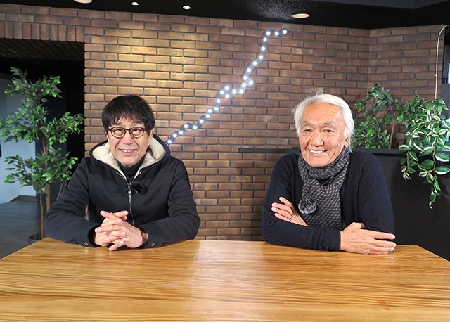 松任谷正隆さん（左）、カーグラフィック代表取締役社長・加藤哲也さん（右） ©BS朝日