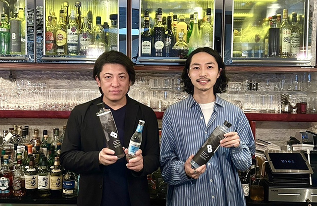 蒸溜家・バーテンダーの深水稔大氏（左）、「Antonic」初代店長の宮武祥平氏（右）