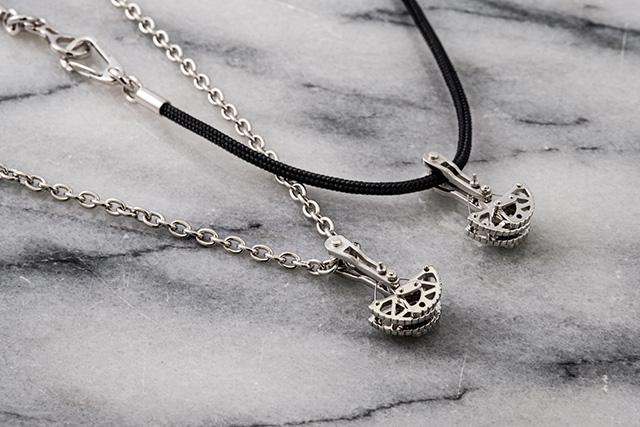 MATE PENDANT ＋ PARA-CORD：85,800円、MATE PENDANT ＋ CHAIN：93,500円