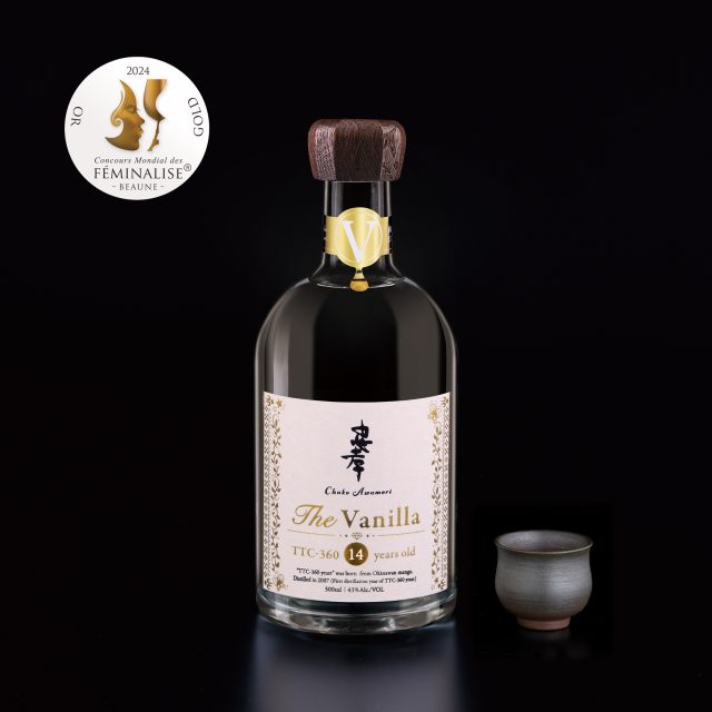 忠孝 The Vanilla 14年古酒 43度（おちょこ付）¥12,000、主原料：米こうじ（タイ米）、内容量：500ml、アルコール度数：43度
