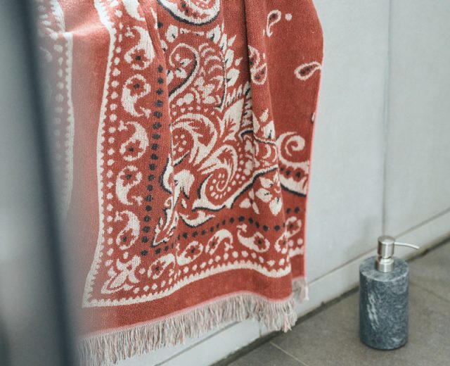 Cotton Pile Blanket ／Bandana RED 6,300円、サイズ：70×130cm、素材：綿100％