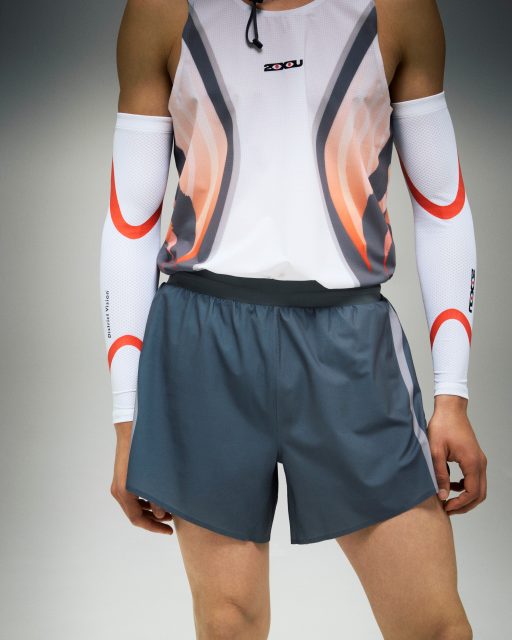 Ultralight Desert Singlet ¥20,900、Ultralight Desert 5 Inch Shorts ¥24,200、Lightweight Desert Compression Arm Guards ¥11,000