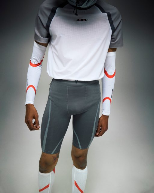 Ultralight Desert Tee ¥22,000、Lightweight Desert Compression 3/4 Tights ¥25,300、Lightweight Desert Compression Calf Guards ¥11,000