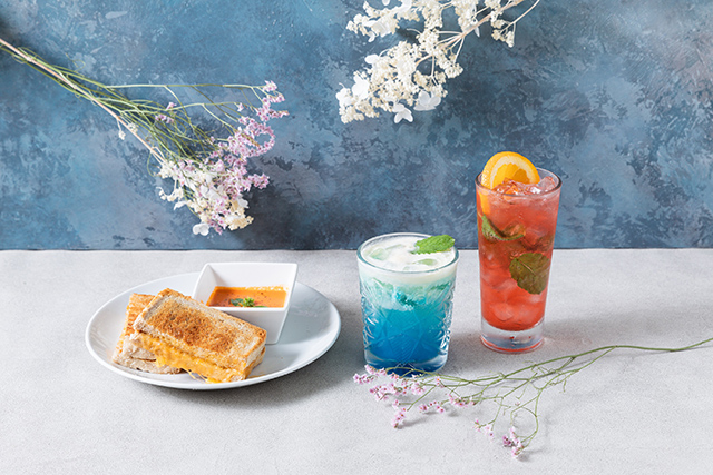 ハードロックカフェ「グリルドチーズ」：1,430円、同「Blue Lilly」：1,380円、同「夕景」：1,680円