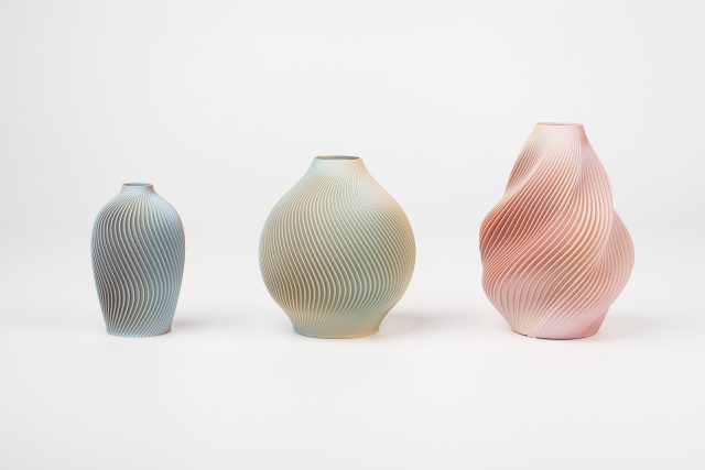 「遊色瓶 - Playful Color Vase -」価格：9,800〜16,500円