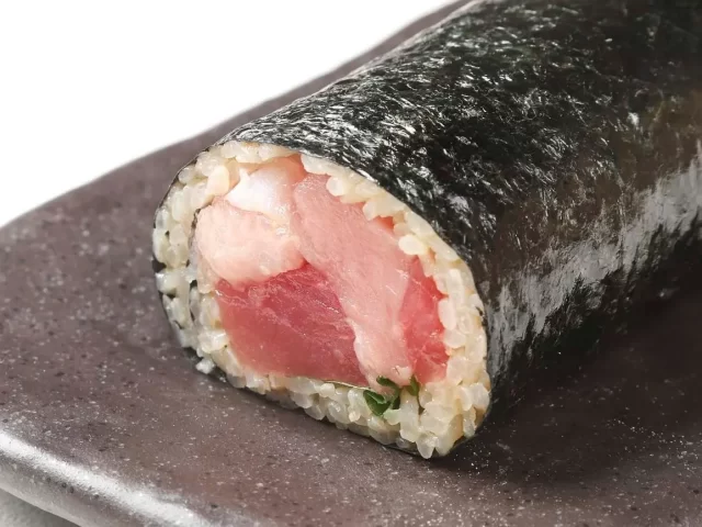 近大生まれのマグロ恵方巻 3,500円（テイクアウト）、3,600円（イートイン）