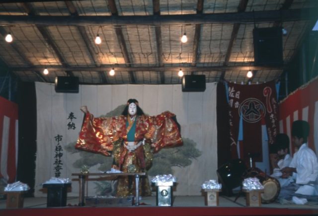 神楽奉納風景（港北神代神楽佐相社中、市ノ坪神社）